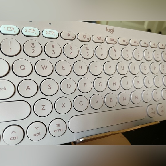Wireless Keyboard - Picture 1 of 6